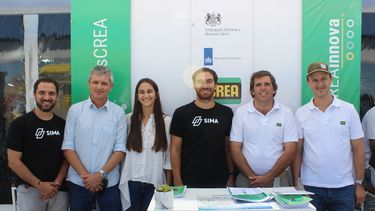 Expoagro 2024. Autoridades y técnicos CREA junto a representantes de SIMA.