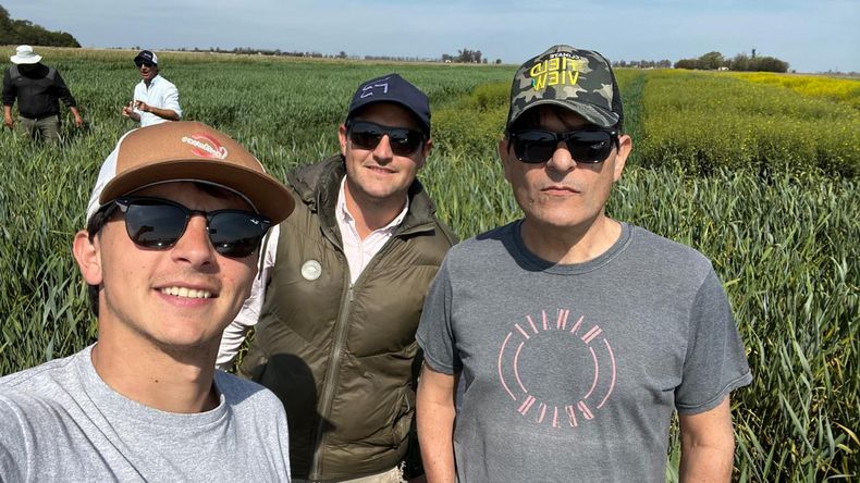 Santiago Ferreiro Veláez (izquierda) junto a su familia Peláez, socios de Sildaria SA