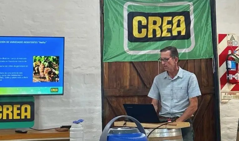Daniel Bergamín, gerente de Producción de Vivero Mercier, durante una jornada del CREA Huarpe