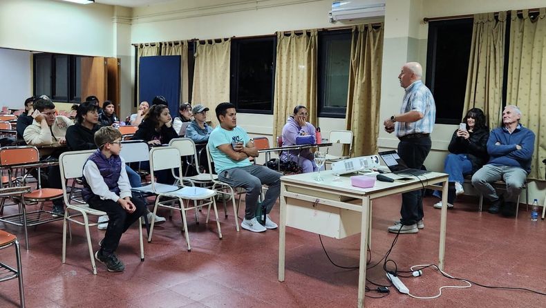 El equipo organizó dos capacitaciones: una en ventas, dictada por un profesor de la Universidad Siglo XXI, y otra centrada en comunicación y habilidades blandas con un coach especializado.