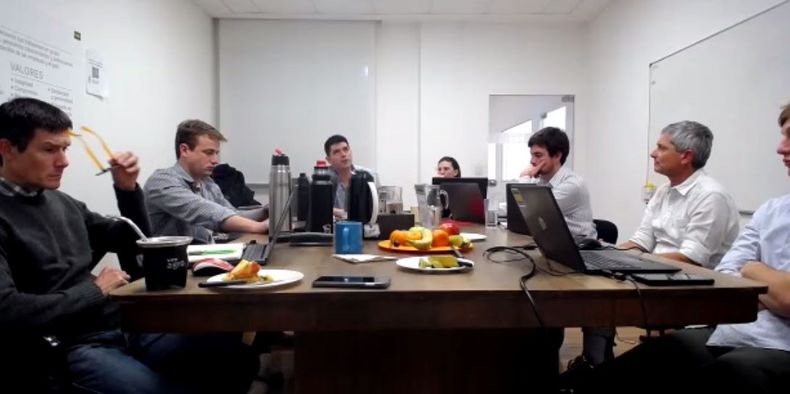 Lucas Cazado exponiendo en la Comisión de Agricultura de CREA