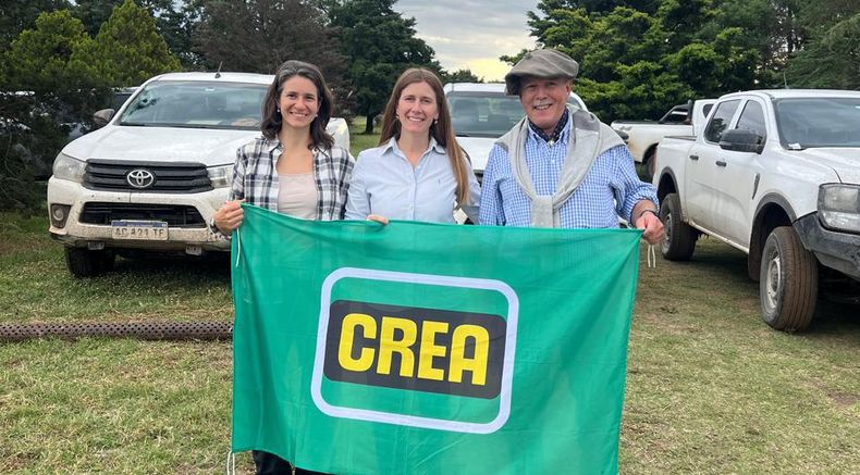 Líderes de la Mesa de intercambio ganadera, Victoria Anomale (Técnica Responsable), Martina Aizpeolea (Técnica Responsable) y Mario Kenny (Responsable empresarial).