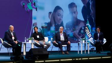 Herbert Lewy, Eduardo Novillo Astrada, Jorge Olmedo y Lucas Amadeo (moderador) en el panel Sostenibles por naturaleza.