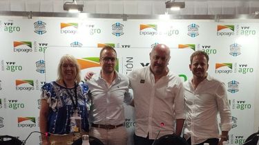 De izq. a der.: Inge Horstmeier, consejera agrícola de la Embajada del Reino de los Países Bajos; Mark Jarman, líder LATAM del Agri-EPI Centre y Director Ejecutivo de AgriTierra; Gabriel Tinghitella, líder del Área de Innovación de CREA, y Federico Pérez Wodtke, líder regional del Área Agritech en el Departamento de Comercio Internacional de la Embajada Británica.