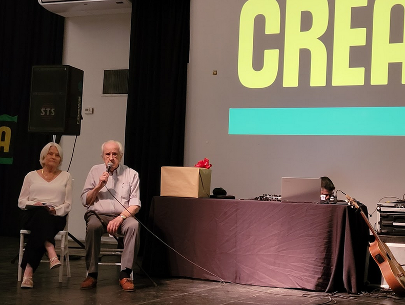 Heather, hija del fundador “Don Ronald” Dunn, y Jorge Urruspuru, único miembro fundador vivo con 88 años, recordando los orígenes y las anécdotas más sobresalientes del grupo CREA Pico Barón.