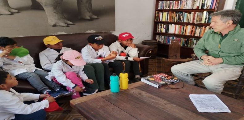 Alumnos entrevistando a Santiago Di Tella