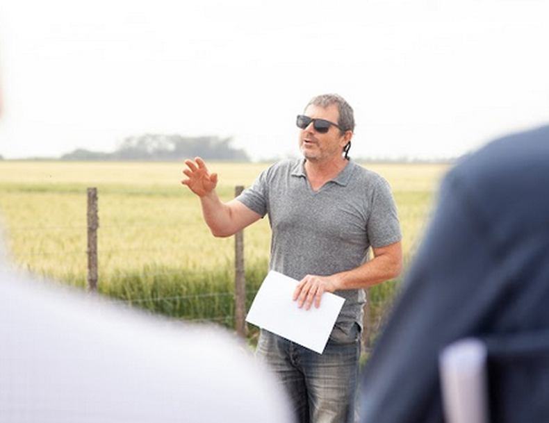Adri&aacute;n Rovea