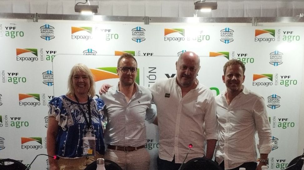 De izq. a der.: Inge Horstmeier, consejera agrícola de la Embajada del Reino de los Países Bajos; Mark Jarman, líder LATAM del Agri-EPI Centre y Director Ejecutivo de AgriTierra; Gabriel Tinghitella, líder del Área de Innovación de CREA, y Federico Pérez Wodtke, líder regional del Área Agritech en el Departamento de Comercio Internacional de la Embajada Británica.