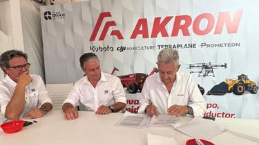 crea y akron firmaron en expoagro un convenio de cooperacion