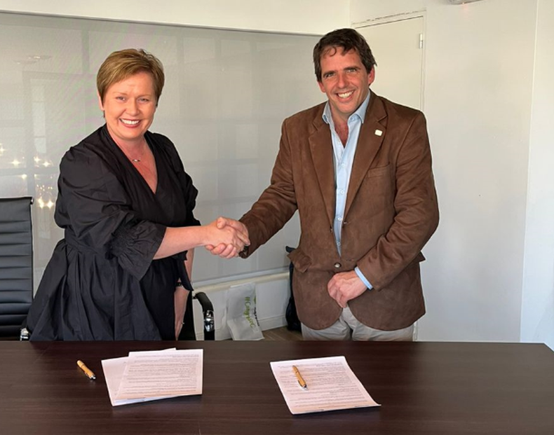 Jorge Sáenz Rozas durante la firma del convenio con Agri-EPI Centre