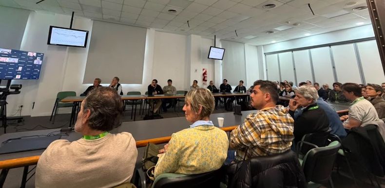 El evento se realizó en la sede central de CREA en CABA con presencia virtual de participantes.