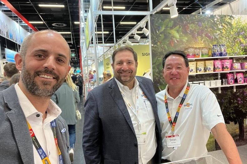 Francisco Araujo (izq) en la Feria de Anuga (Alemania)