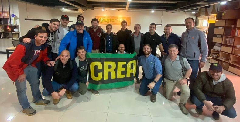 Pablo Andrés Mussat, gerente general de Durañona, junto a los otros integrantes del CREA Carnerillo. 