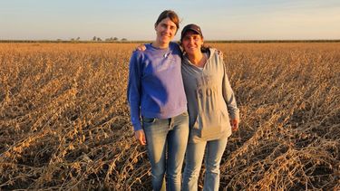 Andrea y Cecilia Lardone, integrantes del grupo CREA Alejandro Chaján, en la región Centro