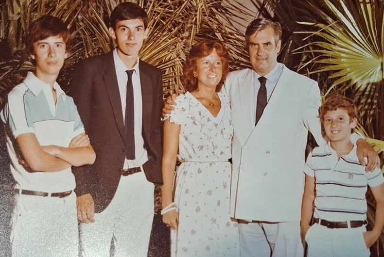 Los hermanos Martín, Gonzalo y Rafael Laborde junto a sus padres